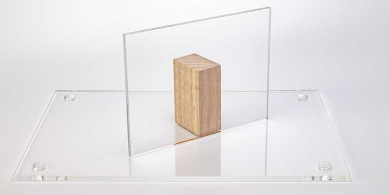 Plaque plexiglass transparent : découpe de grande qualité..